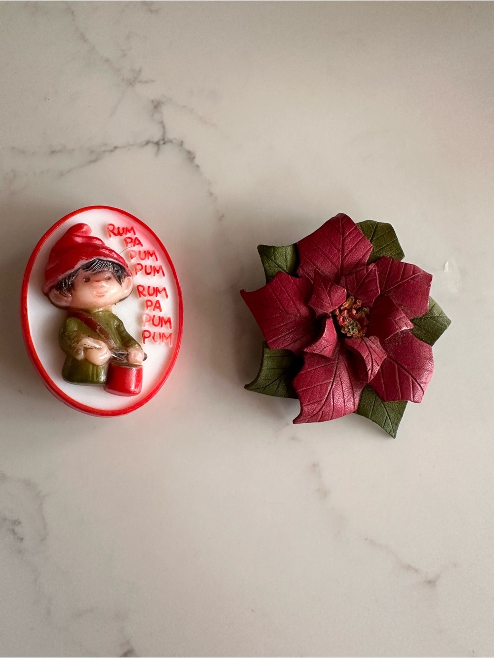 Vintage Christmas 🤶 Holiday Red Poinsettia and Festive Oval Home Accents Set
